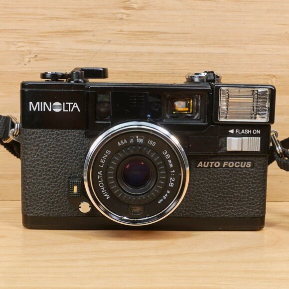Vintage Minolta Hi-Matic AF2 35mm Film Point-and-Shoot Camera - Picture 2 of 10